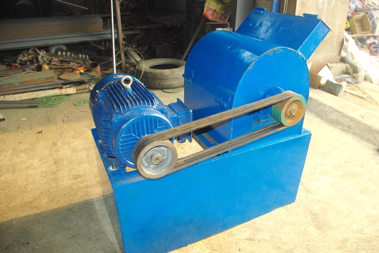 粉餅機(jī)，碎餅機(jī)，大餅打碎機(jī)，花生茶籽大豆餅粉碎機(jī)